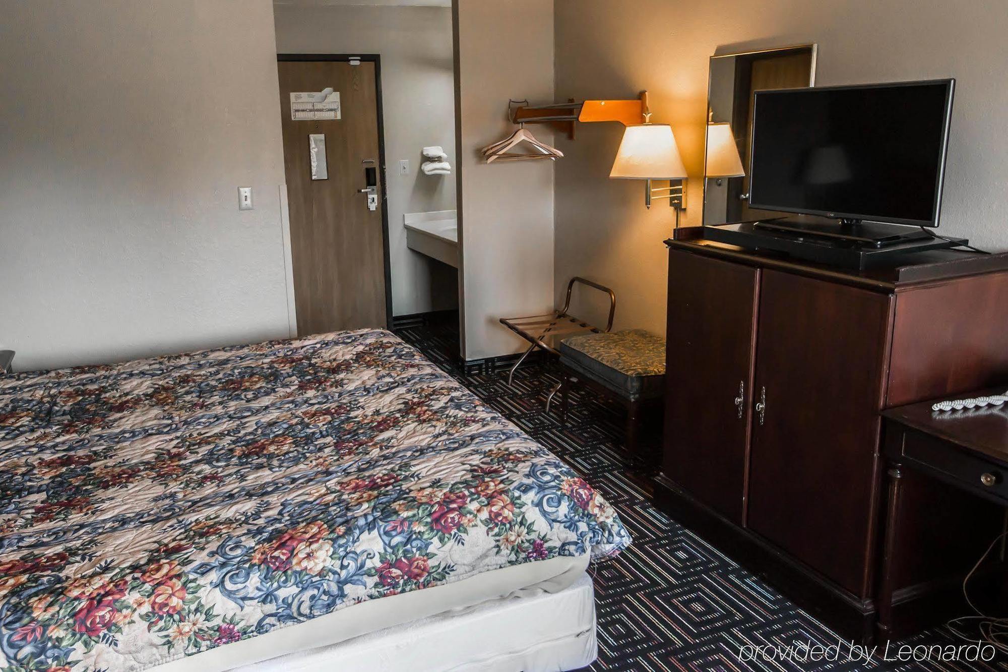 Hotel Baymont By Wyndham Joliet Esterno foto