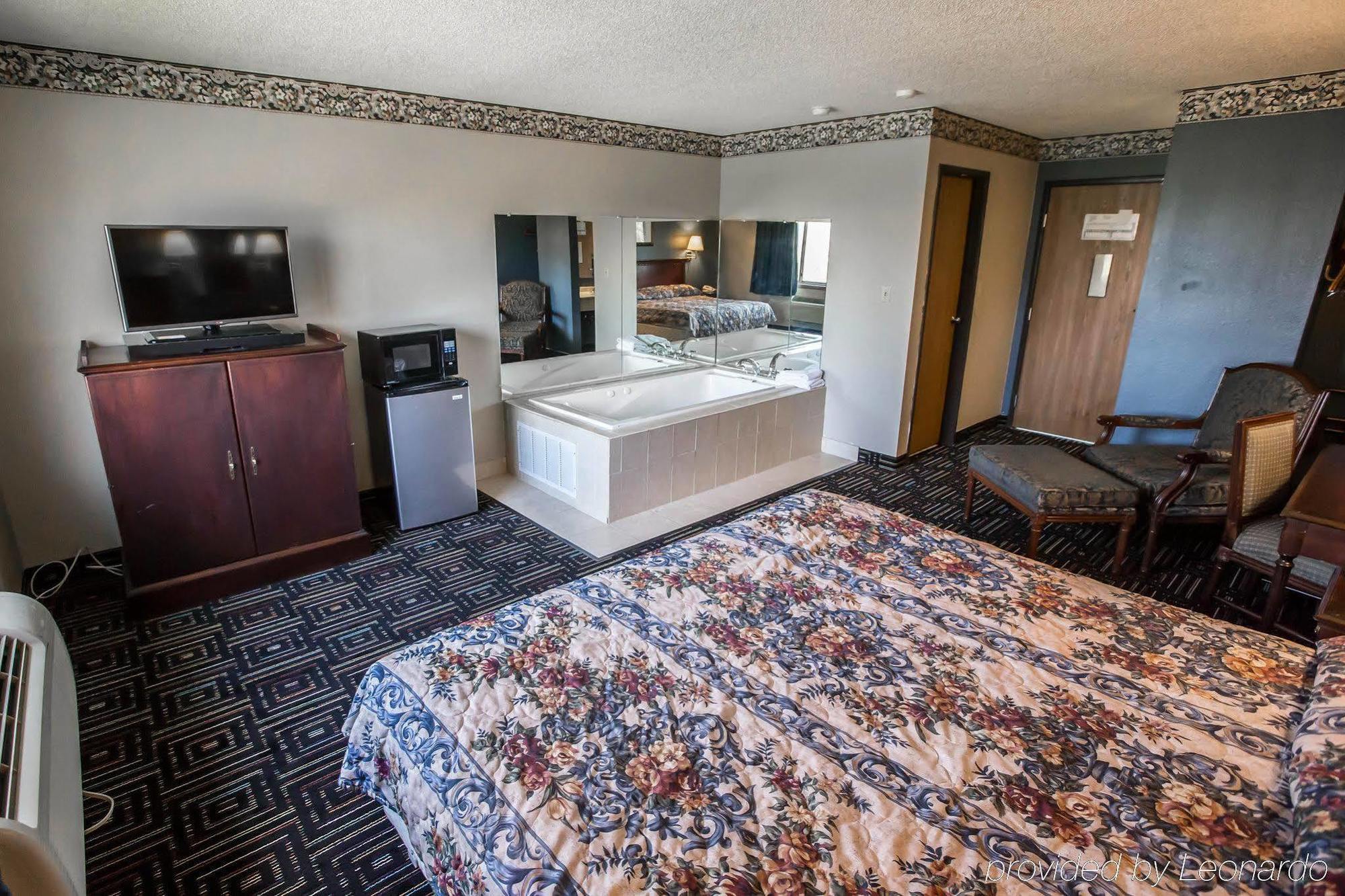 Hotel Baymont By Wyndham Joliet Esterno foto